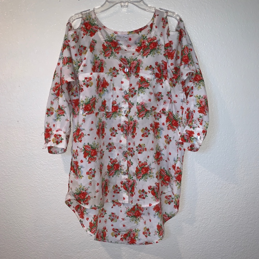 Lucy Love clothing cold shoulder button shirt sz S